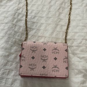 MCM wallet with chain